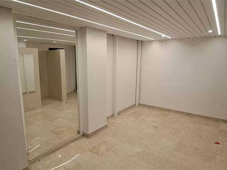 Immagine 10 di Negozio in affitto  in Corso Siracusa  109 a Torino