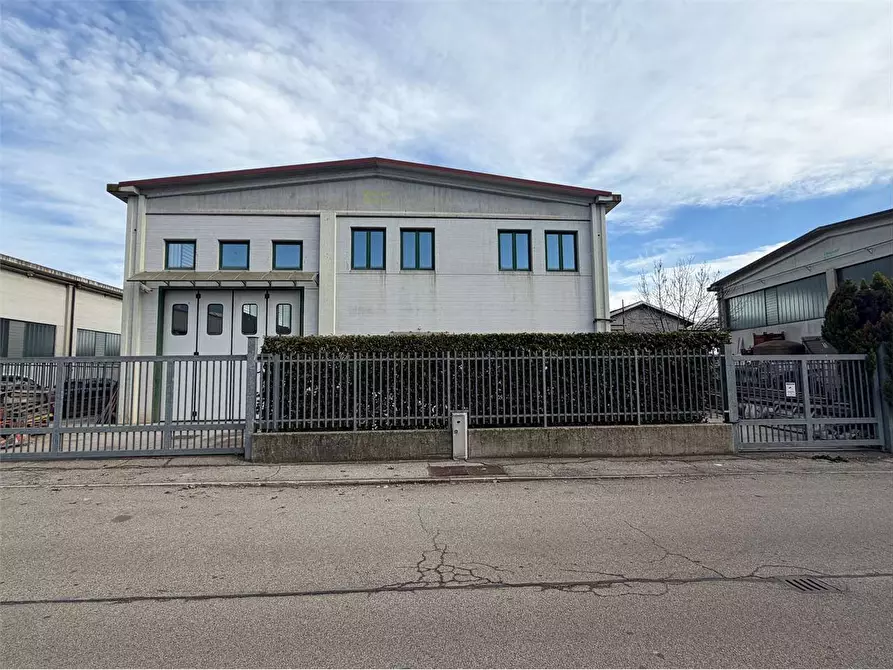 Immagine 2 di Capannone industriale in vendita  in regione Conti a Garzigliana