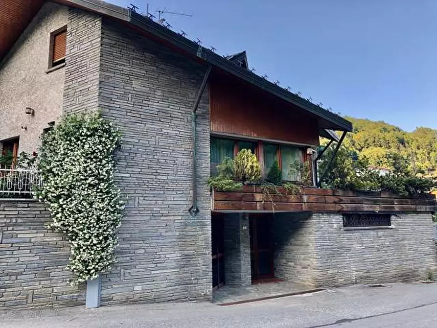 Immagine 2 di Villa in vendita  in Borgo Colonnello Pettinati 2 a Perrero