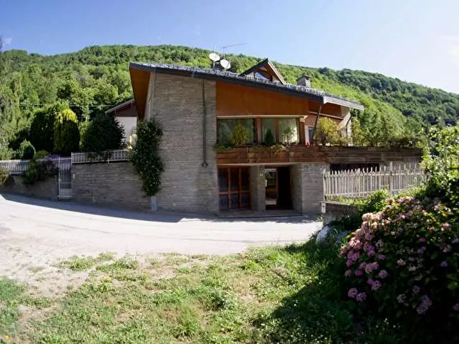 Immagine 1 di Villa in vendita  in Borgo Colonnello Pettinati 2 a Perrero