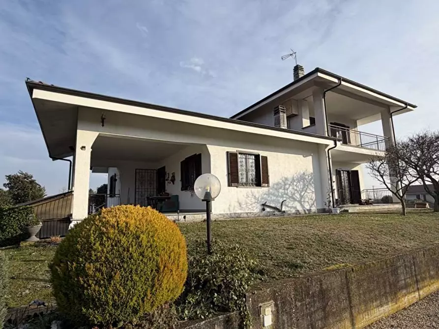 Immagine 1 di Villa in vendita  in VIA DEL BOSCHETTO 34 a Frossasco