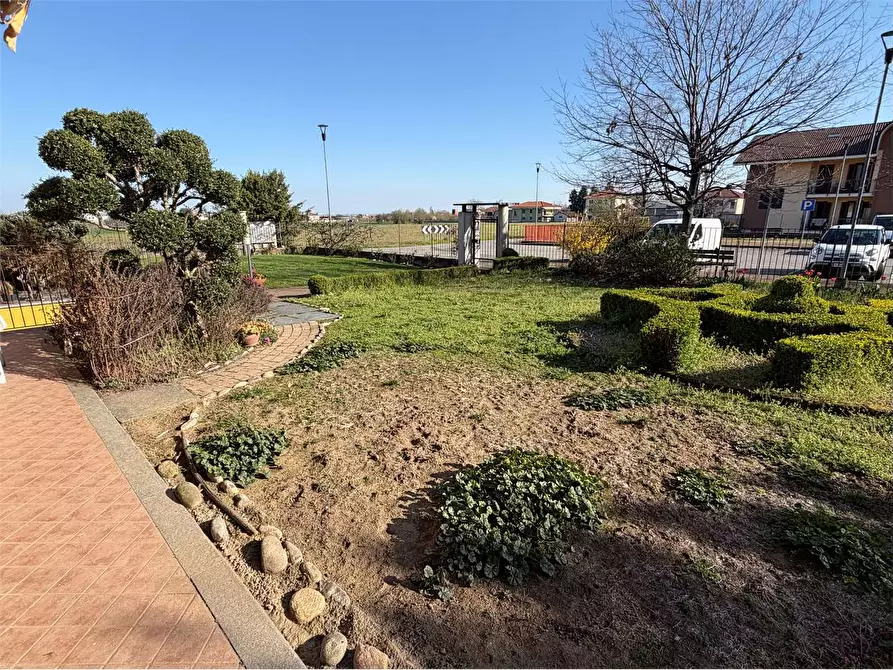 Immagine 8 di Appartamento in vendita  in via Accastello 5 a Cavour