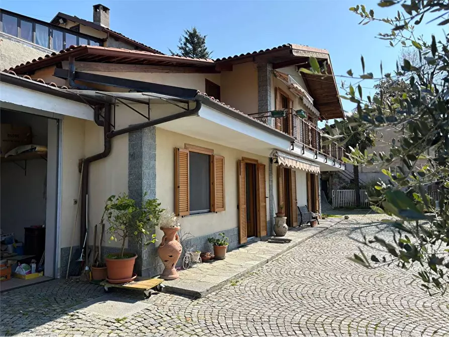 Immagine 3 di Villa in vendita  in via Davico 81 a Pinerolo