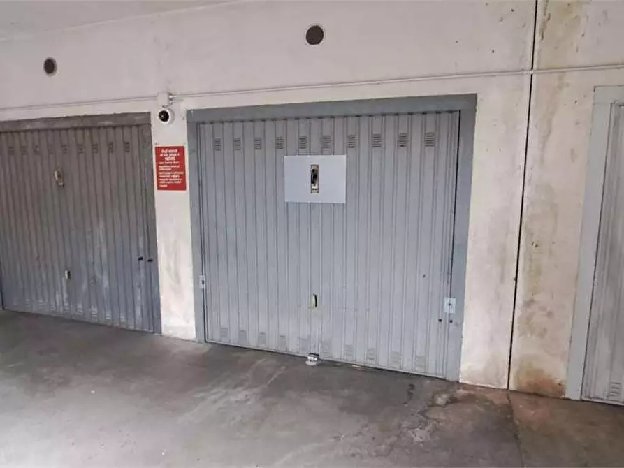 Immagine 1 di Garage in vendita  in Via Serafino 18 a Pinerolo