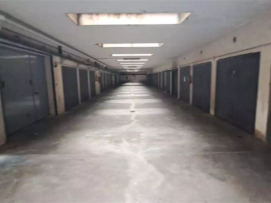 Immagine 2 di Garage in vendita  in Via Serafino 18 a Pinerolo