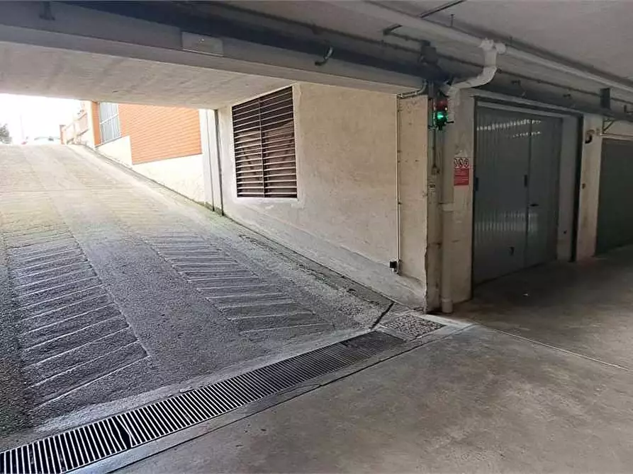 Immagine 3 di Garage in vendita  in Via Serafino 18 a Pinerolo