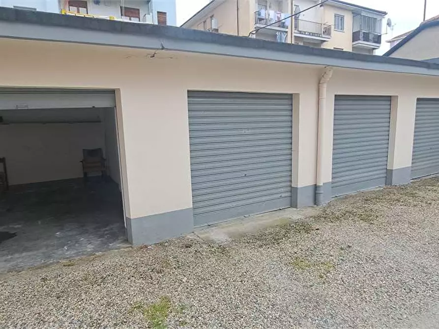 Immagine 1 di Garage in vendita  in brunetta d'usseaux 22 a Pinerolo