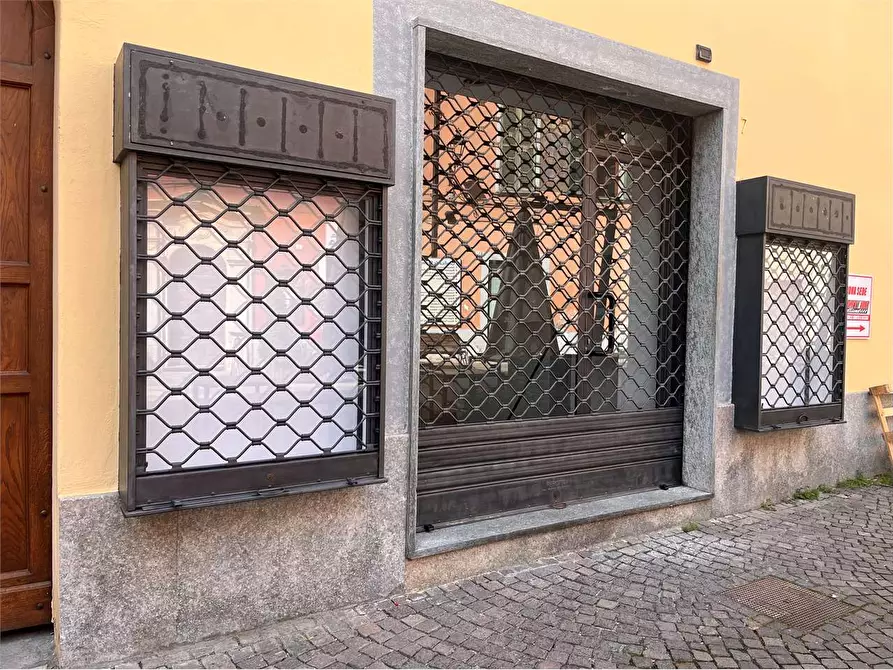 Immagine 1 di Negozio in affitto  in piazza verdi 7 a Pinerolo
