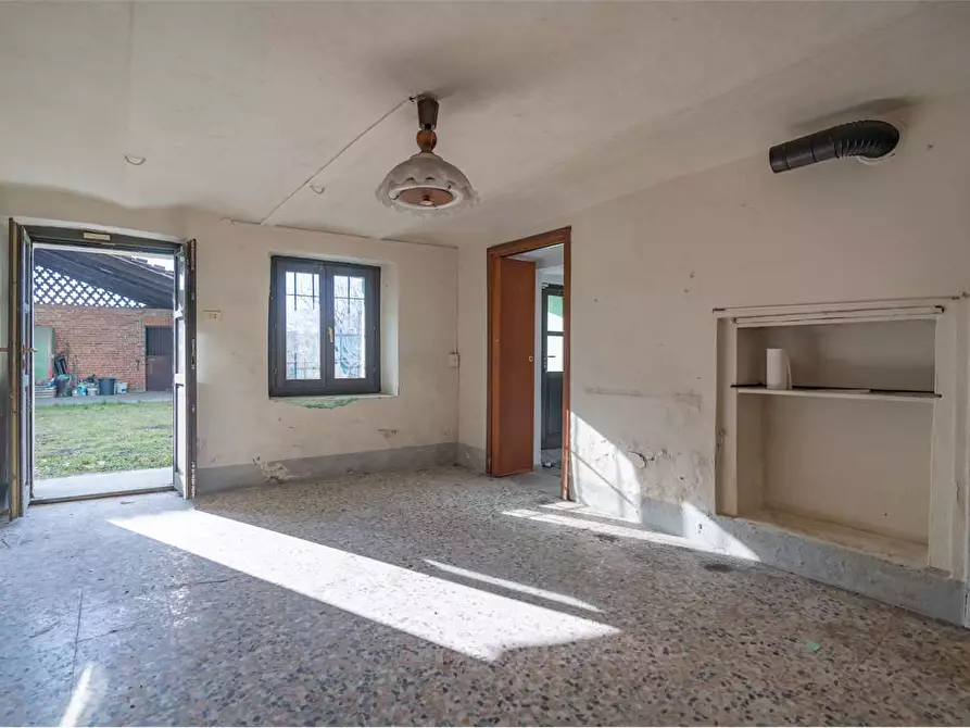 Immagine 9 di Villa in vendita  in strada Camborgetti Ballada 57 a Bricherasio