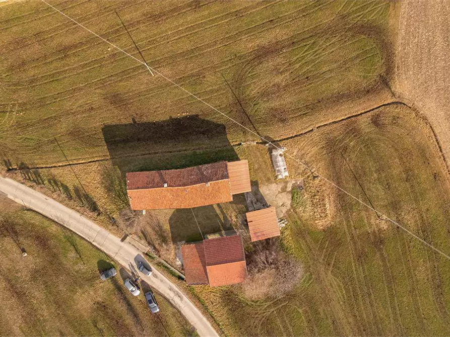Immagine 27 di Villa in vendita  in strada Camborgetti Ballada 57 a Bricherasio