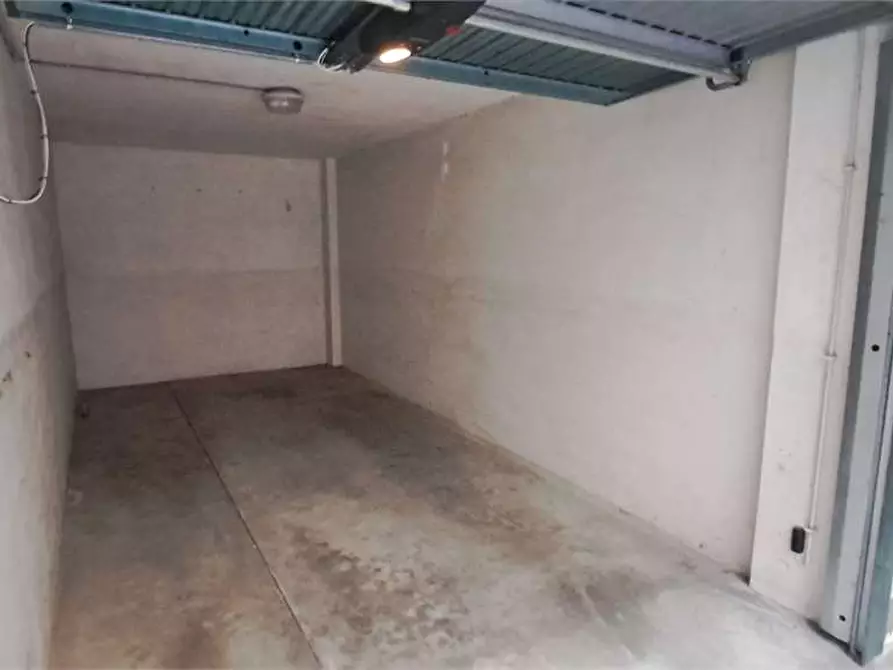 Immagine 2 di Garage in vendita  in viale mamiani 5 a Pinerolo