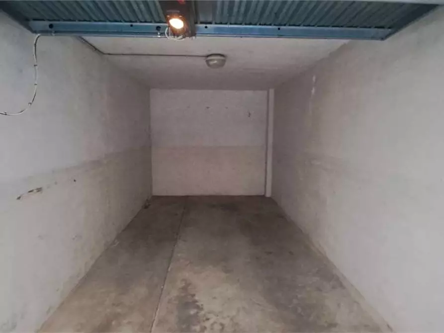 Immagine 3 di Garage in vendita  in viale mamiani 5 a Pinerolo