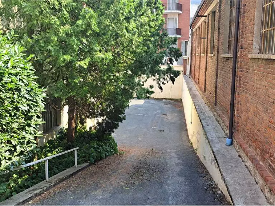 Immagine 1 di Garage in vendita  in corso torino 234 a Pinerolo
