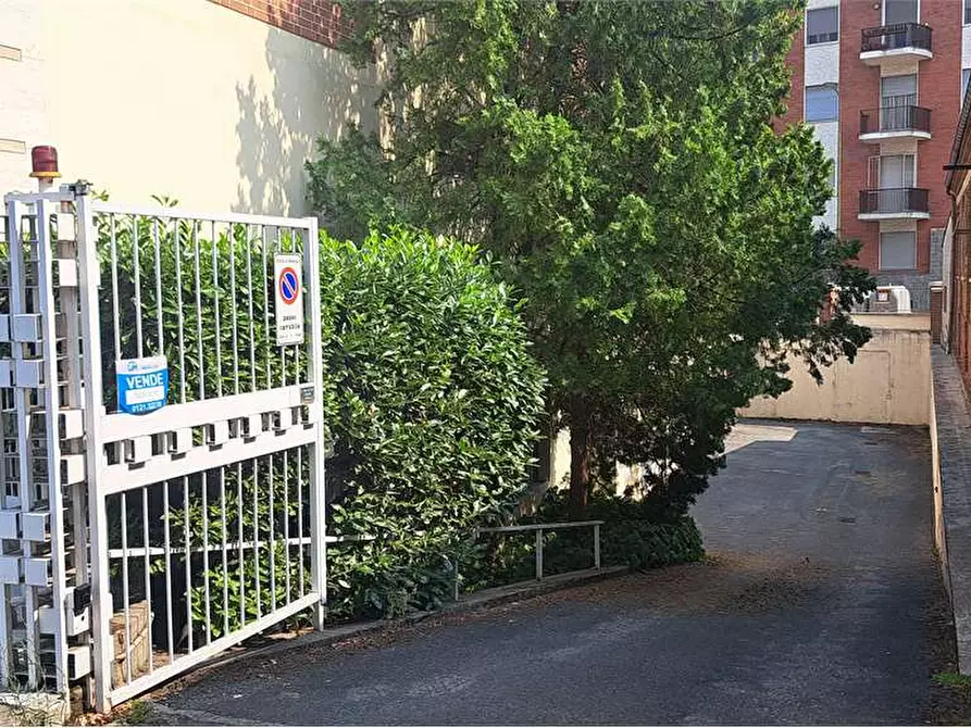 Immagine 4 di Garage in vendita  in corso torino 234 a Pinerolo