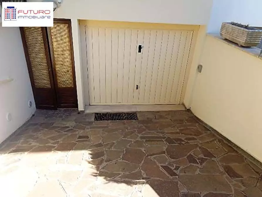 Immagine 3 di Casa bifamiliare in vendita  a Fondi