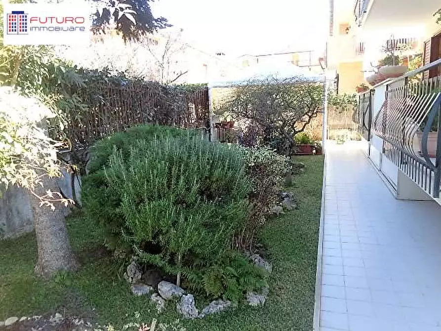 Immagine 4 di Casa bifamiliare in vendita  a Fondi