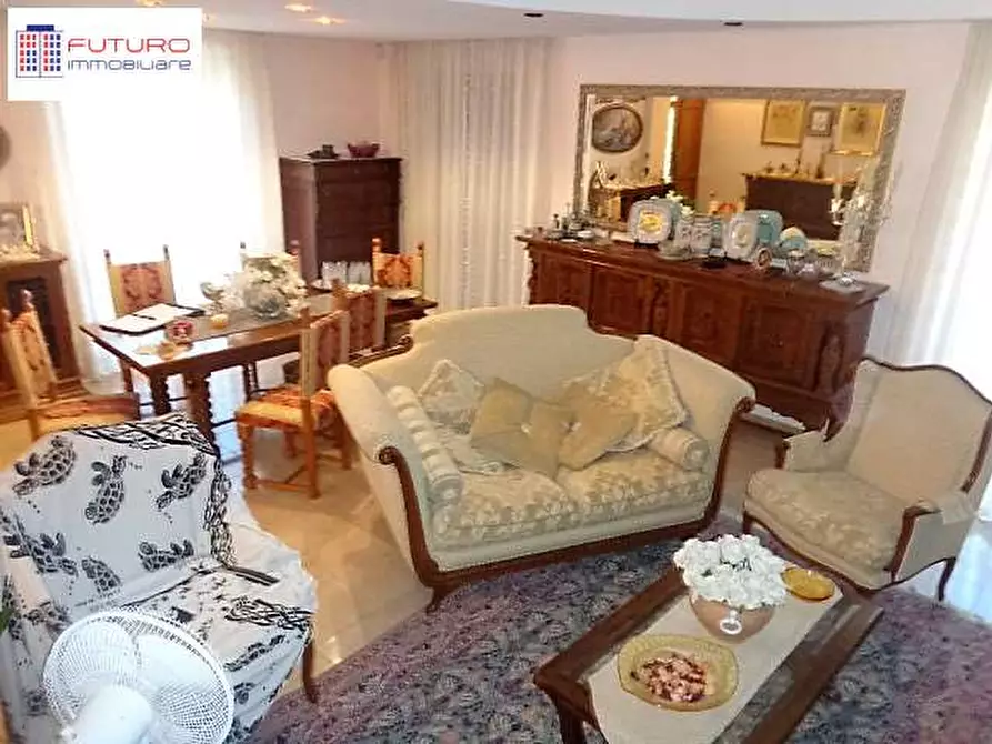 Immagine 6 di Casa bifamiliare in vendita  a Fondi