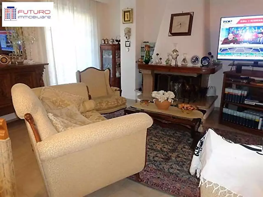 Immagine 7 di Casa bifamiliare in vendita  a Fondi