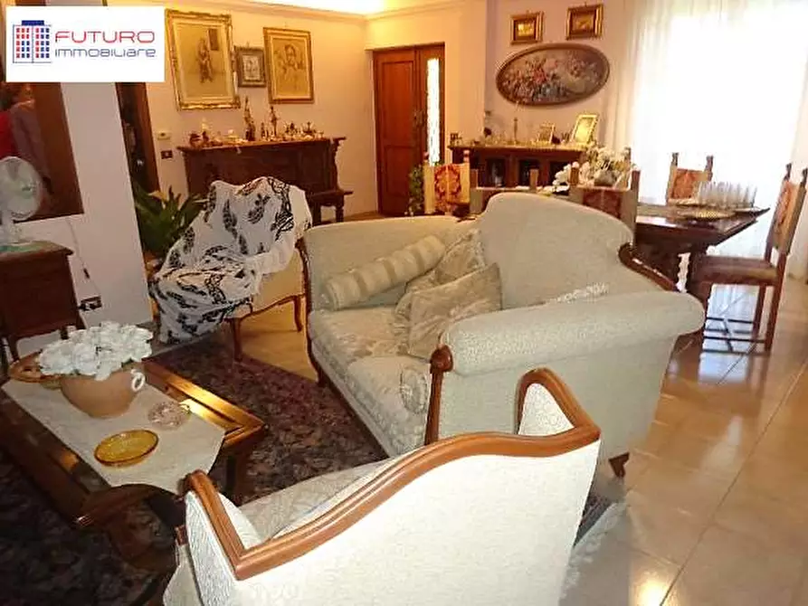 Immagine 8 di Casa bifamiliare in vendita  a Fondi