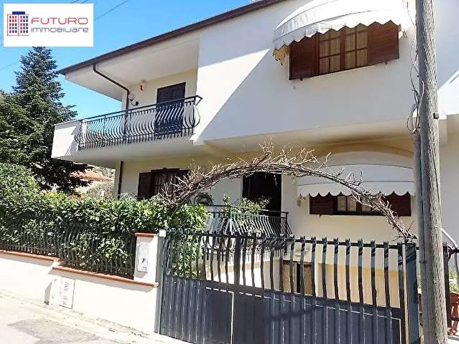 Immagine 19 di Casa bifamiliare in vendita  a Fondi