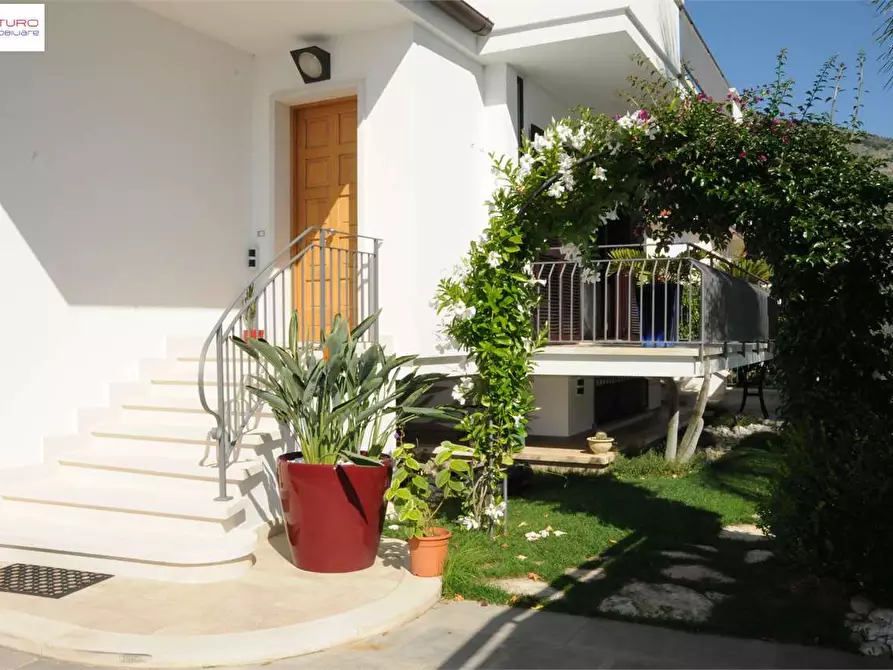 Immagine 4 di Casa bifamiliare in vendita  a Fondi