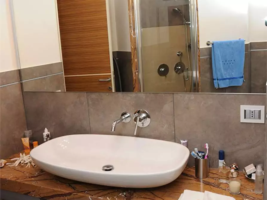 Immagine 8 di Casa bifamiliare in vendita  a Fondi