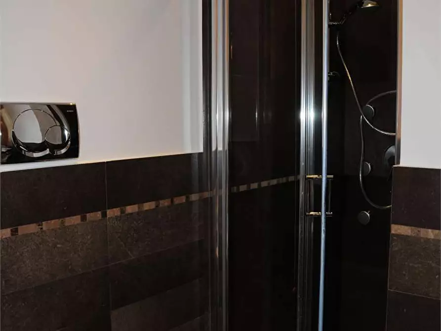 Immagine 11 di Casa bifamiliare in vendita  a Fondi