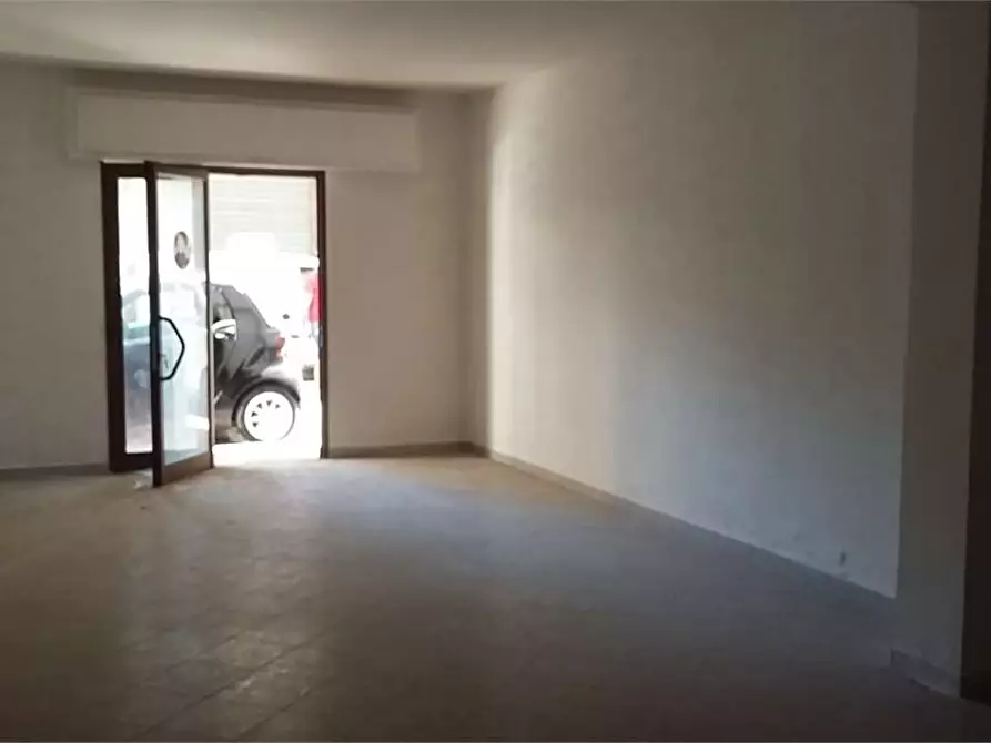 Immagine 2 di Laboratorio in affitto  a Fondi