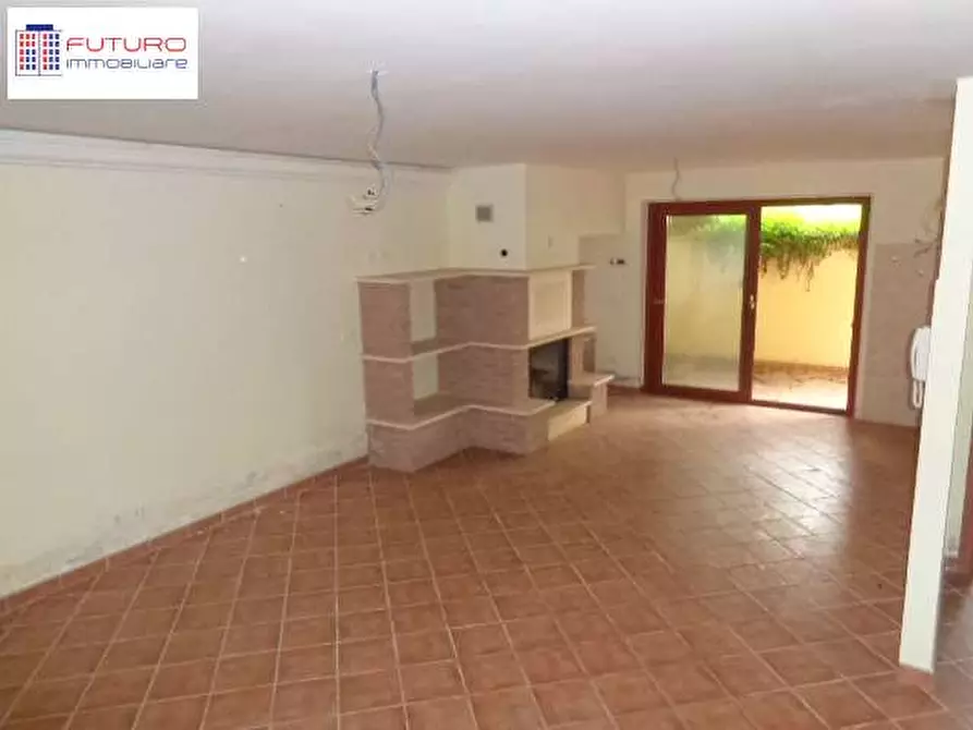 Immagine 4 di Villetta a schiera in vendita  a Fondi