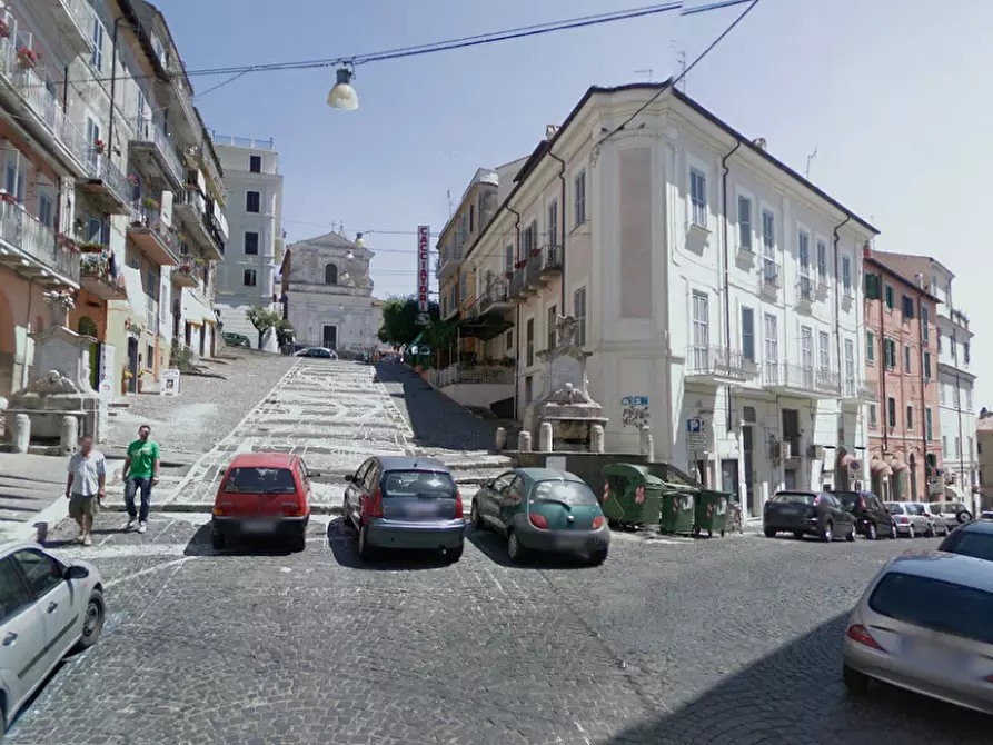 Immagine 1 di Negozio in affitto  in Via Cesare Battisti  a Genzano Di Roma