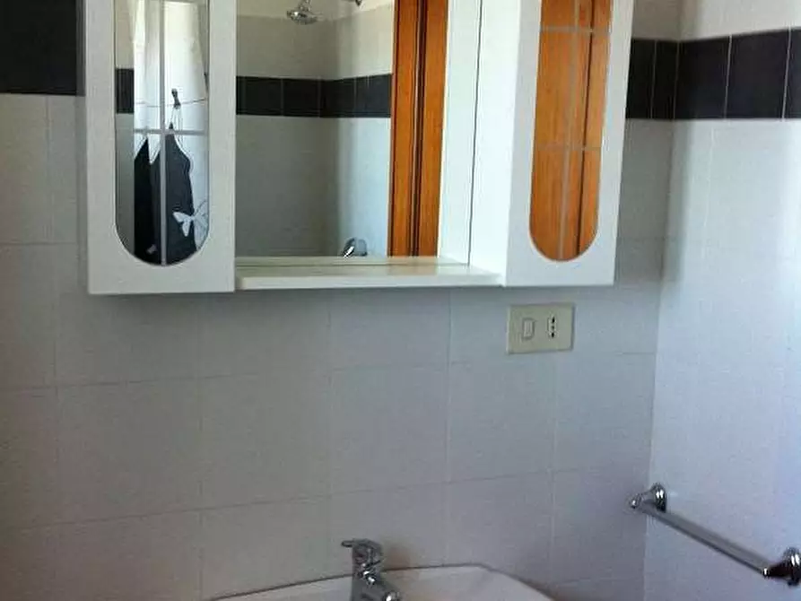 Immagine 10 di Bilocale in affitto  a Genzano Di Roma