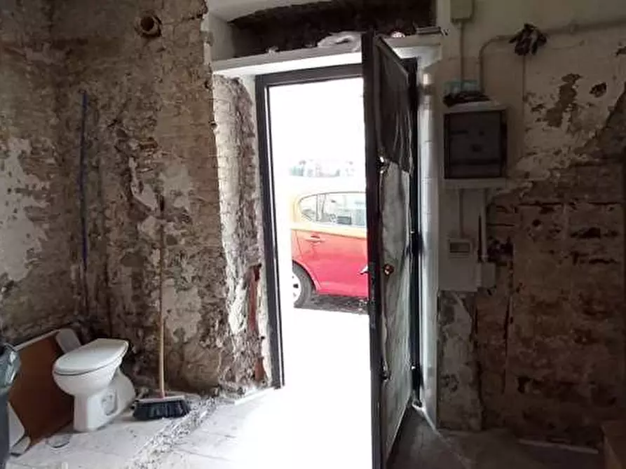 Immagine 4 di Negozio in affitto  in Via Cesare Battisti  6 a Genzano Di Roma