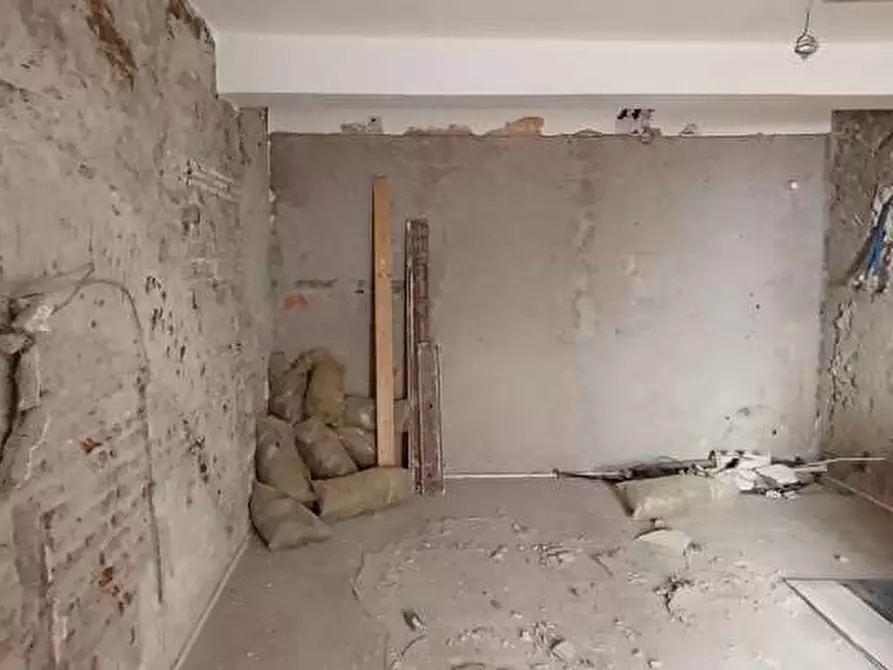 Immagine 2 di Negozio in affitto  in Via Cesare Battisti  6 a Genzano Di Roma