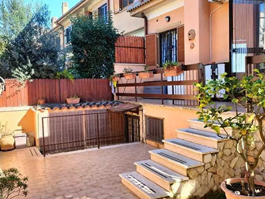 Immagine 1 di Villetta a schiera in vendita  in Via Bologna  15 a Genzano Di Roma