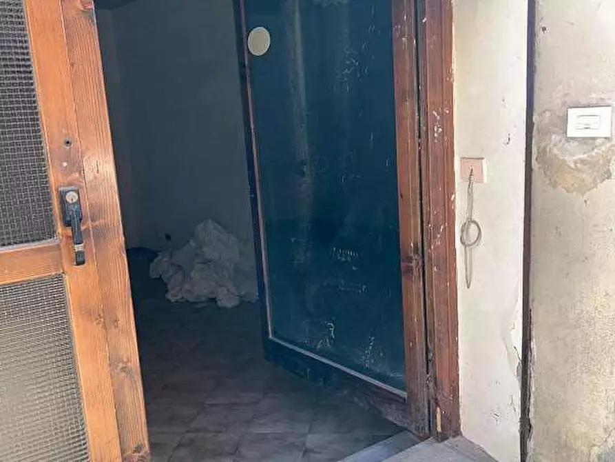 Immagine 2 di Negozio in vendita  in Via Cesare Battisti  a Genzano Di Roma