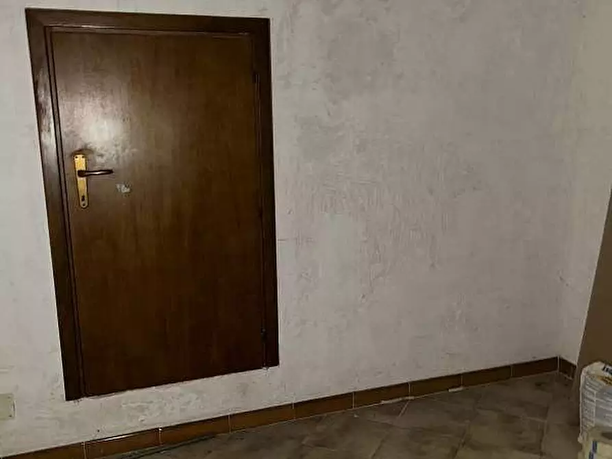 Immagine 12 di Negozio in vendita  in Via Cesare Battisti  a Genzano Di Roma