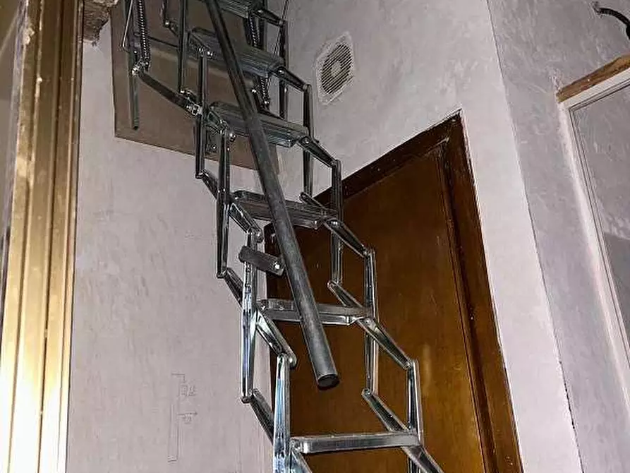 Immagine 9 di Negozio in vendita  in Via Cesare Battisti  a Genzano Di Roma