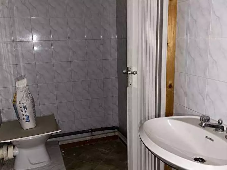 Immagine 11 di Negozio in vendita  in Via Cesare Battisti  a Genzano Di Roma