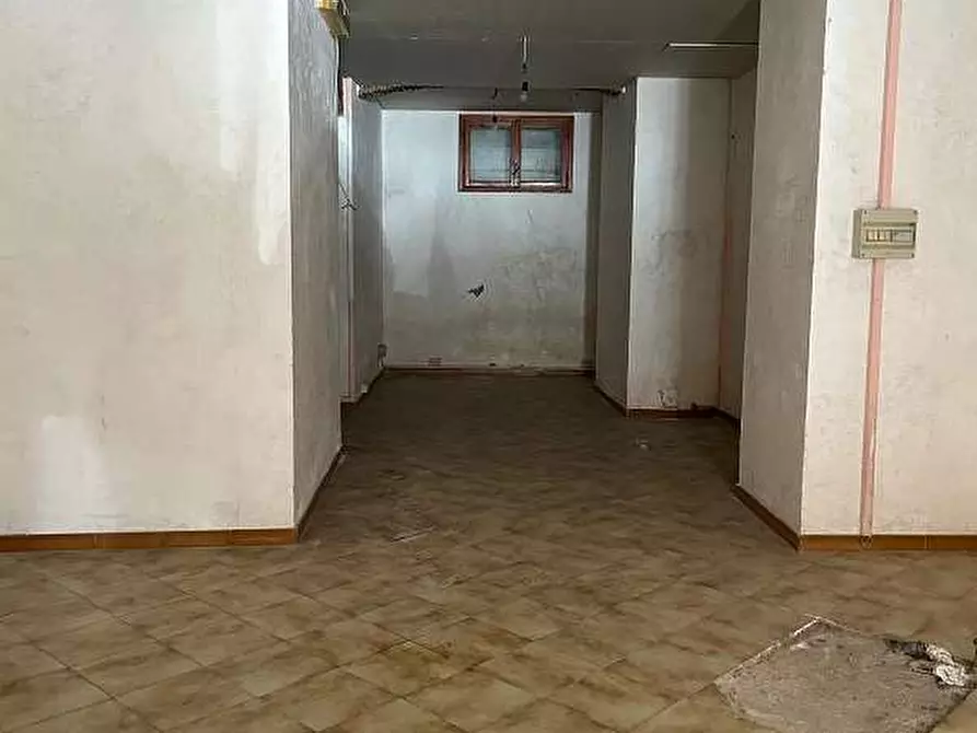 Immagine 3 di Negozio in vendita  in Via Cesare Battisti  a Genzano Di Roma