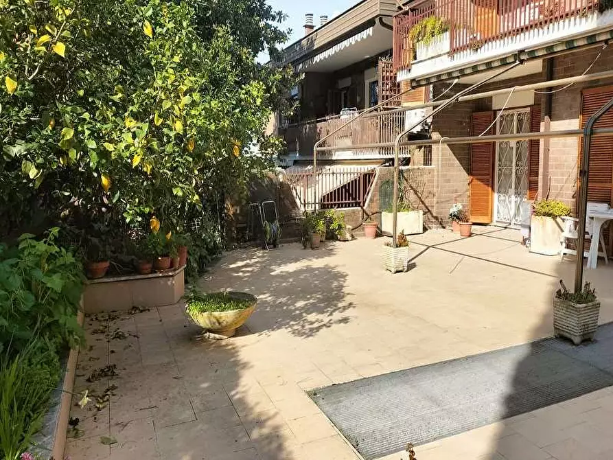 Immagine 2 di Casa bifamiliare in vendita  in Via Leonida Rech  a Roma
