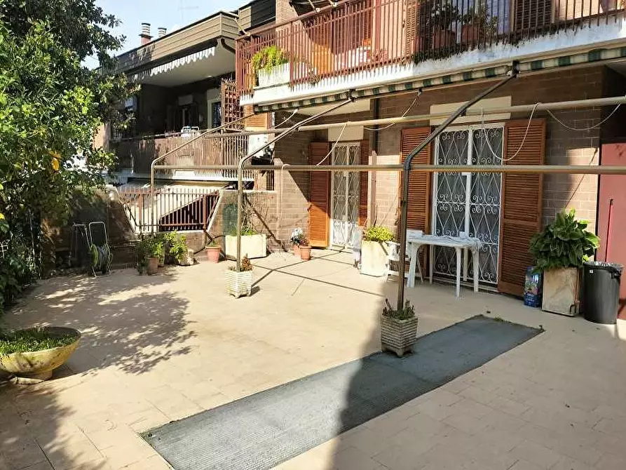 Immagine 3 di Casa bifamiliare in vendita  in Via Leonida Rech  a Roma