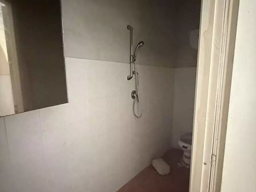 Immagine 5 di Magazzino in vendita  in Via Colabona a Genzano Di Roma