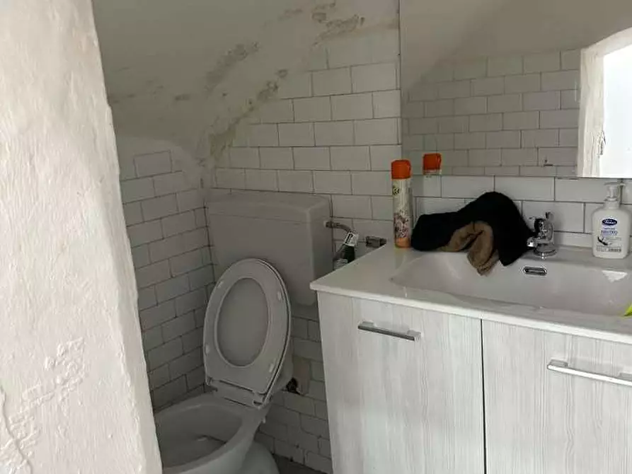 Immagine 7 di Negozio in affitto  in Corso Gramsci 18 a Genzano Di Roma