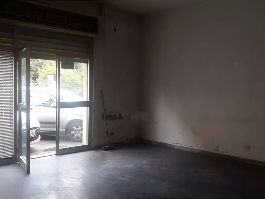 Immagine 3 di Negozio in affitto  in Via Lago di como 4 a Frosinone