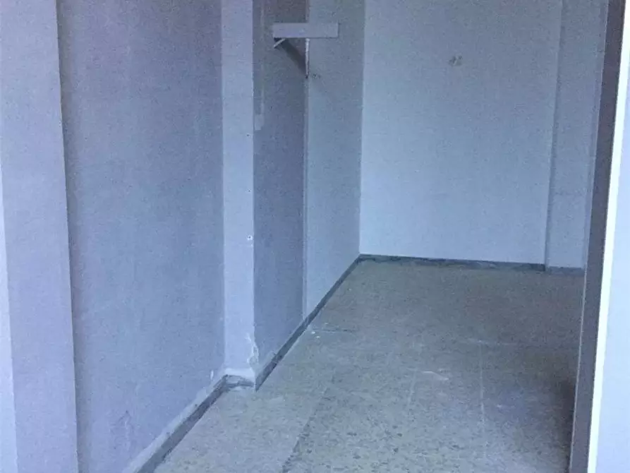 Immagine 10 di Negozio in vendita  in Via Labriola 13 a Frosinone