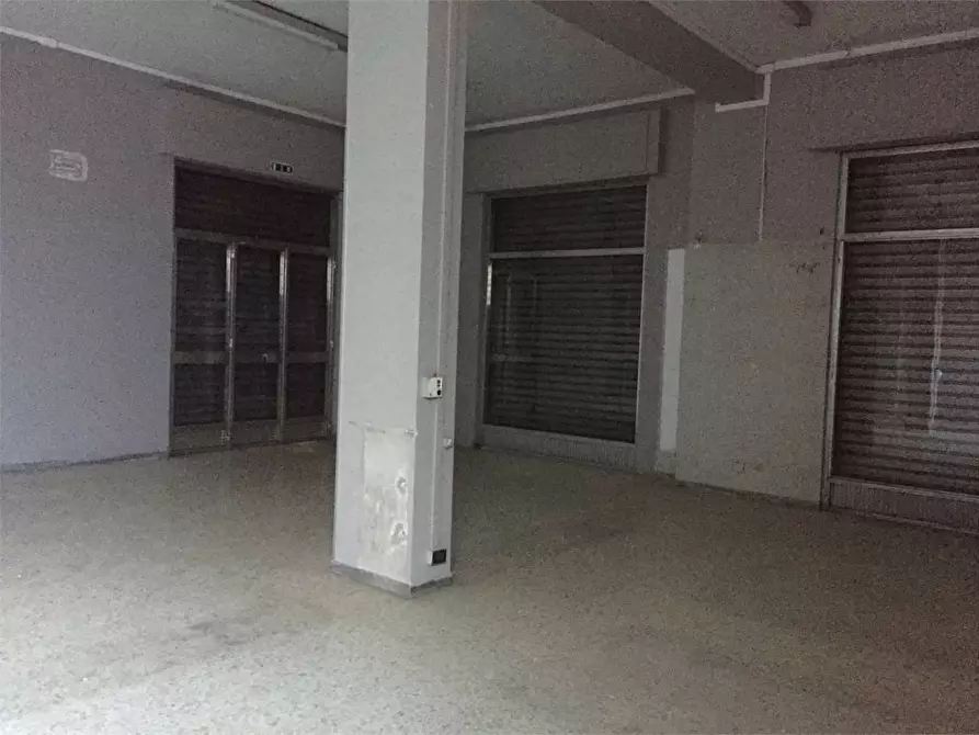 Immagine 4 di Negozio in vendita  in Via Labriola 13 a Frosinone