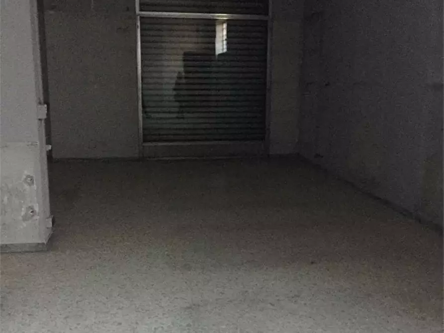 Immagine 5 di Negozio in vendita  in Via Labriola 13 a Frosinone