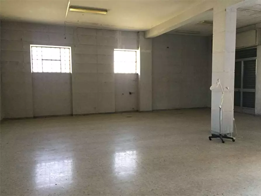 Immagine 12 di Negozio in vendita  in Via Labriola 13 a Frosinone
