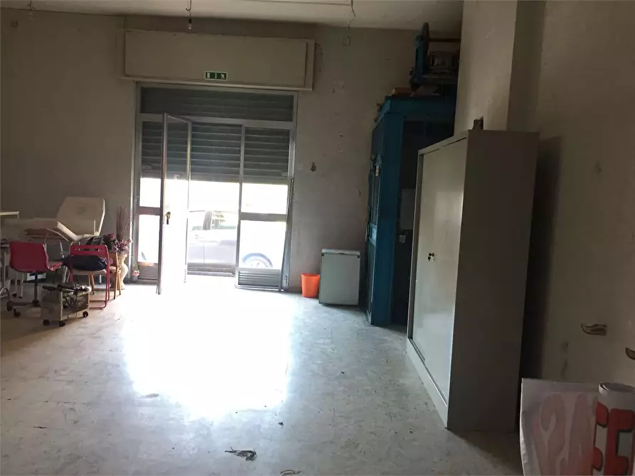 Immagine 13 di Negozio in vendita  in Via Labriola 13 a Frosinone