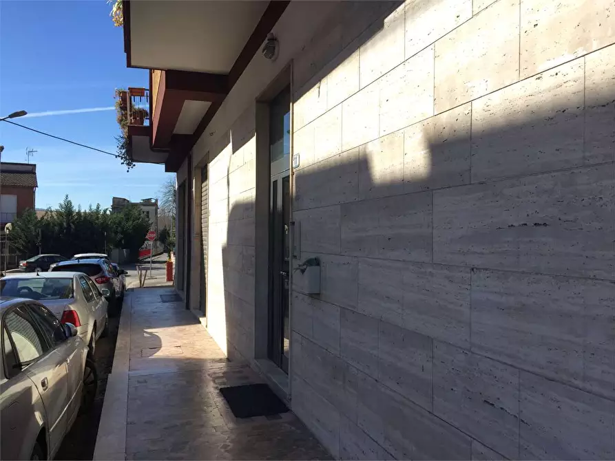 Immagine 8 di Negozio in vendita  in Via Labriola 13 a Frosinone